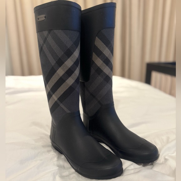 Burberry Rain Boots Size EU 38 - Picture 1 of 8